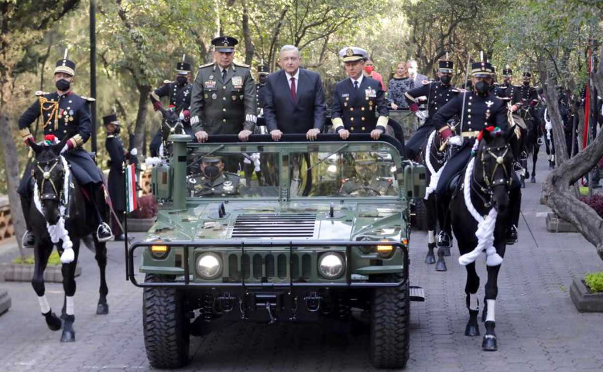 Beatriz Gutiérrez Müller, esposa de AMLO, participa en la Marcha de la Lealtad