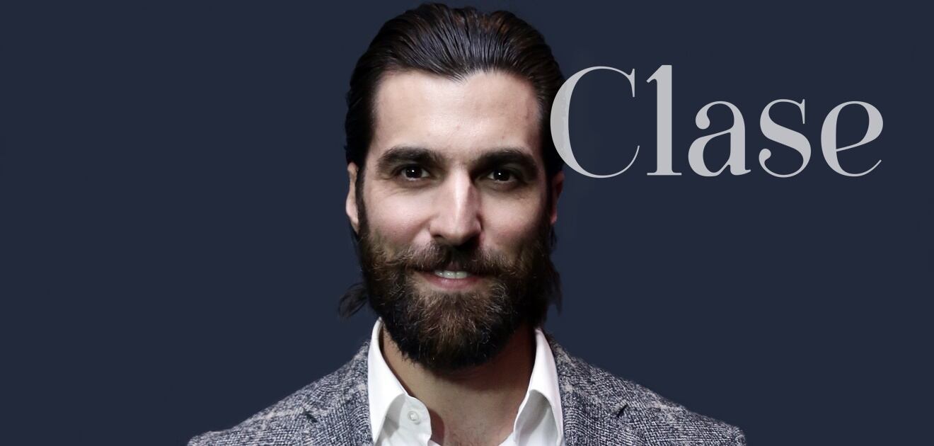 <p>Osvaldo de León presenta públicamente a sus gemelas Azzul y Olivia. <strong>(Fotos: Leonardo Gómez para CLASE, Twitter e Instagram)</strong></p>