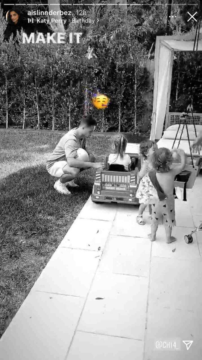 Nicole McPherson, novia de "Chicharito", toma el sol en la casa del futbolista