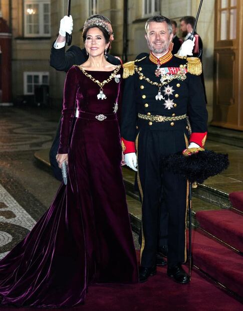 La princesa Mary y el príncipe Federico durante el banquete de Año Nuevo en el castillo de Amalienborg en Copenhague, Dinamarca / EFE