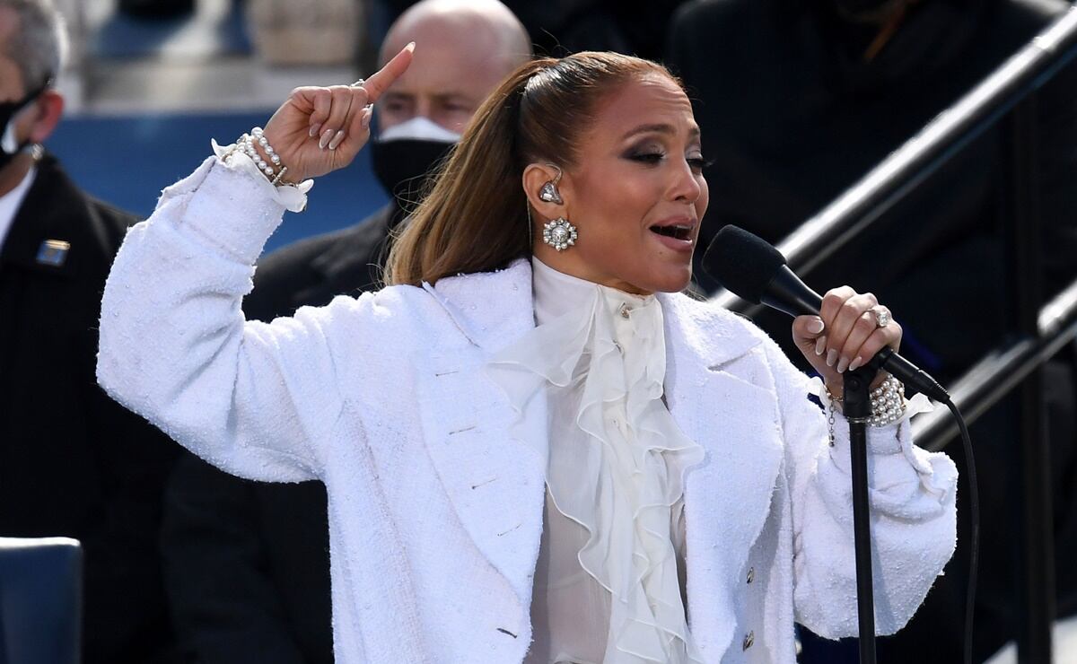 Jennifer Lopez triunfó con dos looks Chanel para el inauguración de Joe Biden