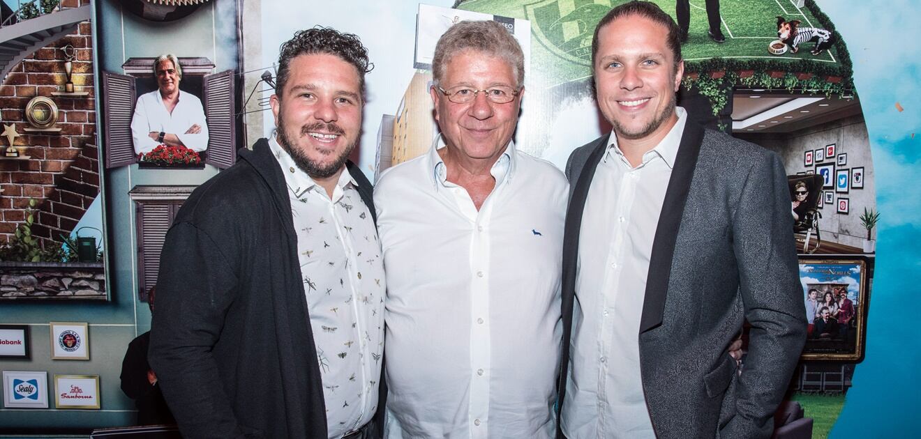 <p>Carlos Alazraki nos habla de su mejor rol: el ser papá de Mark y Gaz Alazraki. <strong>(Fotos: Héptor Arjona y Archivo)</strong></p>
