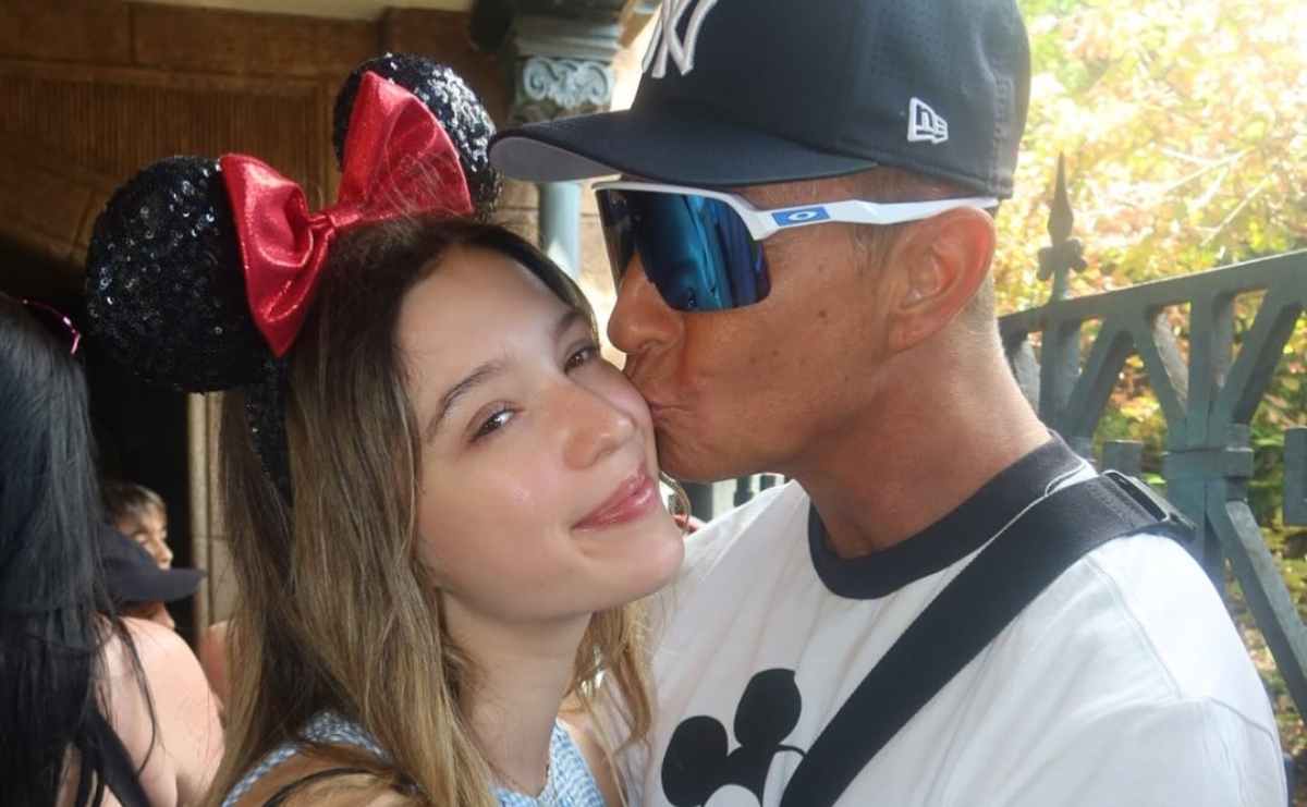 Mía Rubín junto a Erik Rubín, su papá / Foto: Instagram - @erikrubinoficial