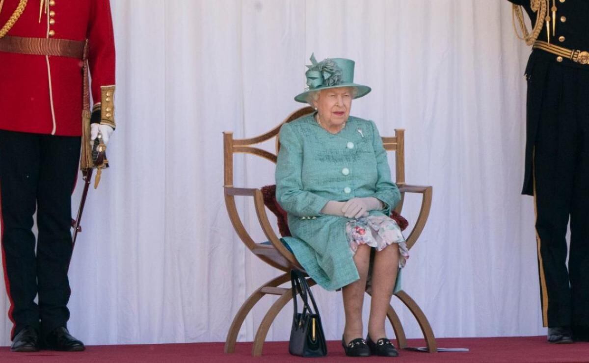 La "guerra" entre la reina Isabel II y un ex mayordomo