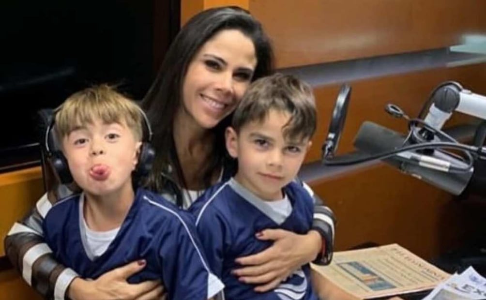 Paola Rojas junto a sus hijos / Foto: Instagram