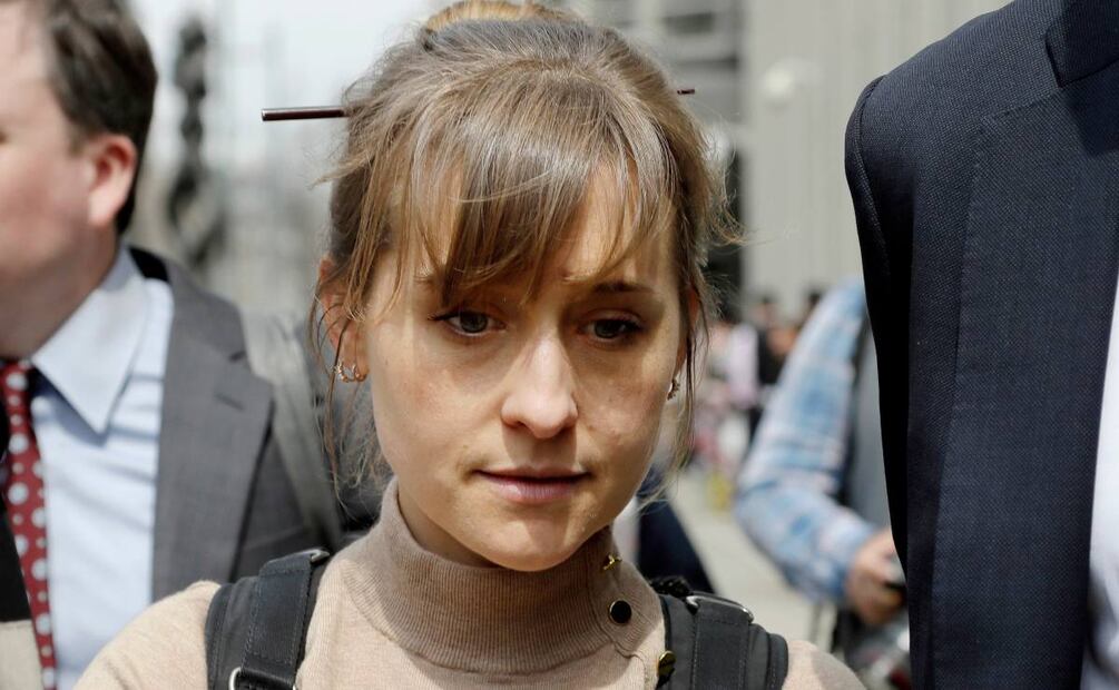 Allison Mack se disculpa por participar en NXIVM
