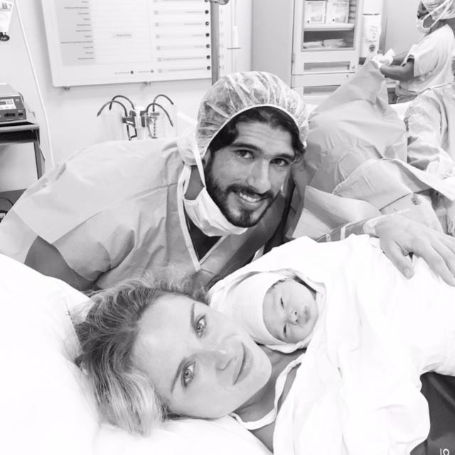 Ya nació el primer bebé de Gabriel Rojo de la Vega y Carlota Chacón