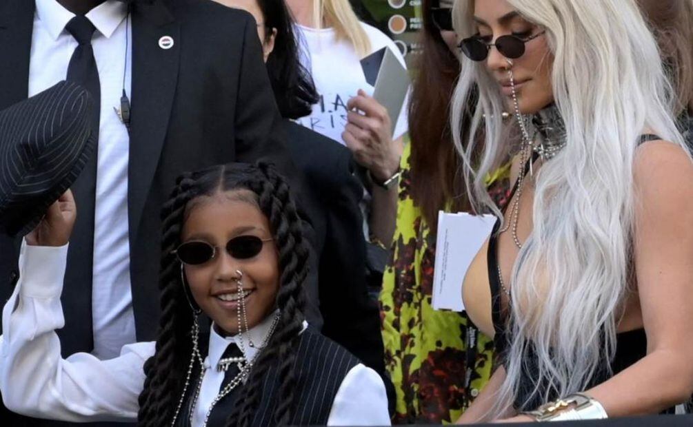 North West y su mamá, Kim Kardashian / AP