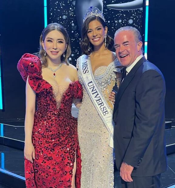 Anne Jakapong, el empresario Raúl Rocha Cantú y la Miss Universo Sheynnis Palacios / Twitter: @RaulRochaCantu