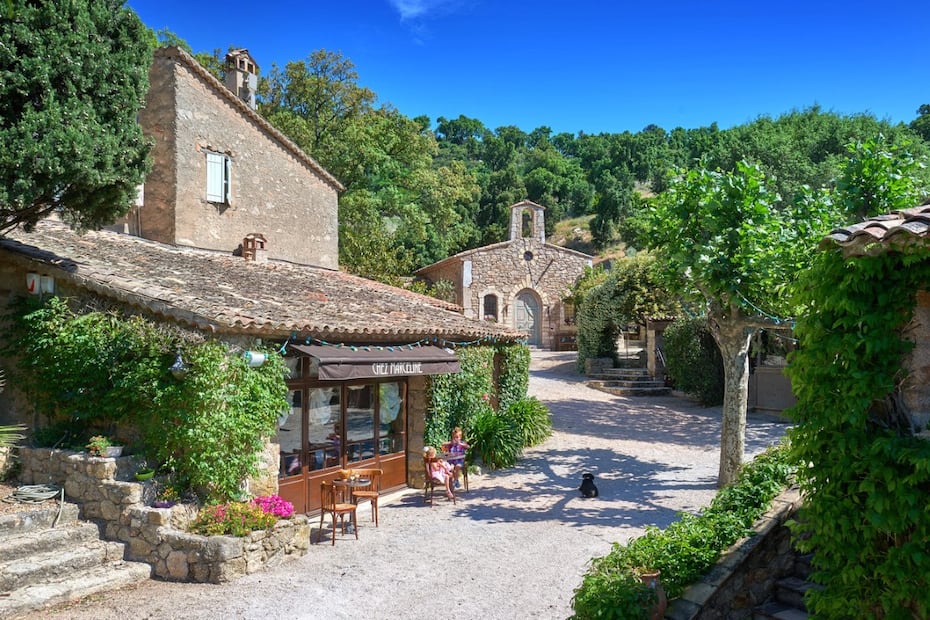 Johnny Depp no logra vender su pueblito francés y lo pone en oferta 