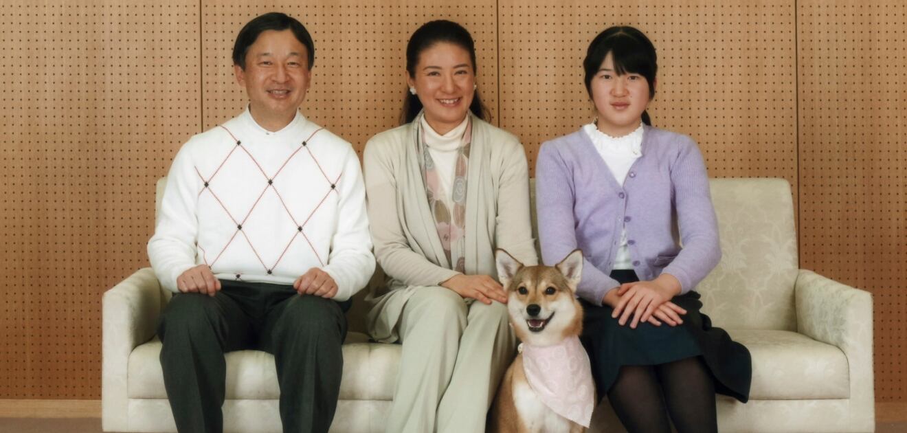 Yuri, el perro adoptado que aceptó la familia real de Japón