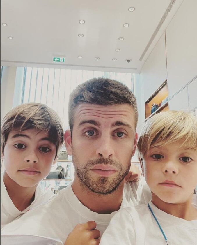 Gerard Piqué y sus hijos, Milán y Sasha/Instagram.