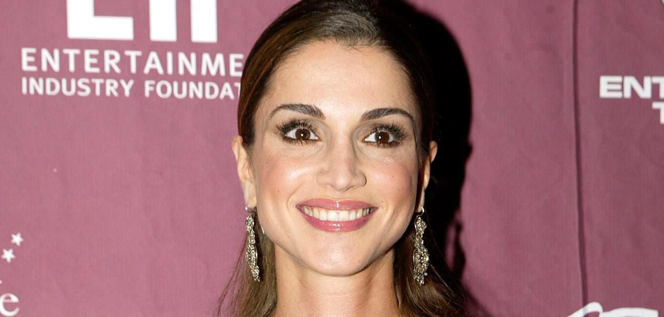 La reina Rania de Jordania posee unos aretes Dior de 700 dólares. (FOTO: Archivo)