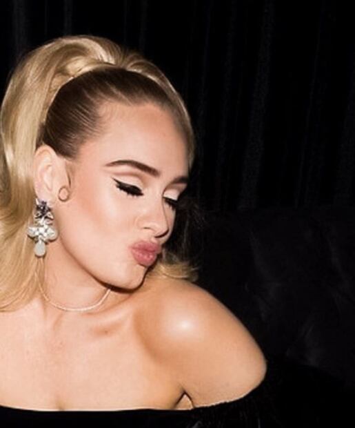 Adele impacta con cuerpazo para celebrar su cumpleaños