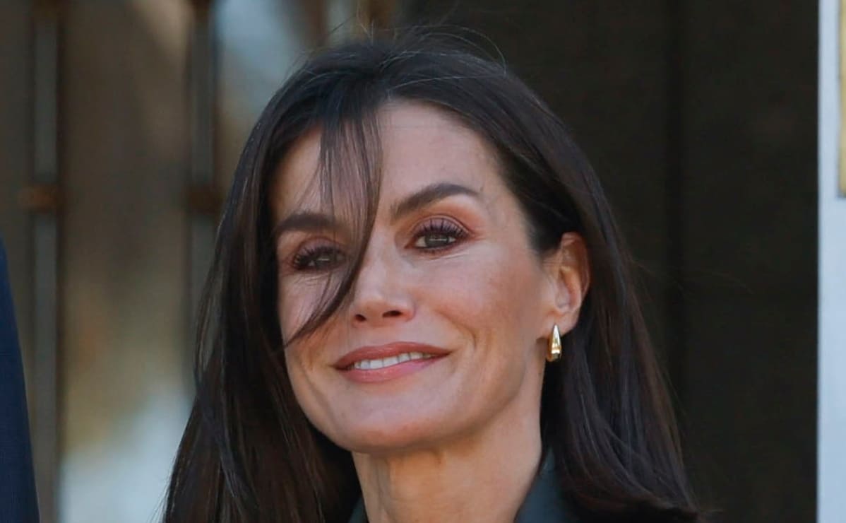 Letizia de España rejuvenece y recuerda su época de periodista con cambio de look