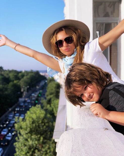 El ex esposo de Paulina Rubio, 'Colate' ya está en España con su hijo para pasar Navidad  