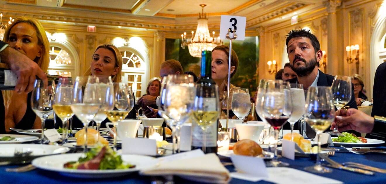 Diego Luna y Marina de Tavira juntos en Nueva York en una cena de caridad 