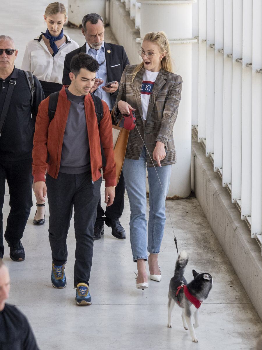 Sophie Turner y Joe Jonas organizan fiesta preboda en castillo francés 