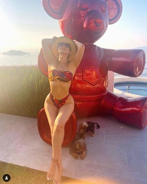 ¿Kim Kardashian o Aracely Arámbula? Celebran el Día del amor con el bikini más pequeño