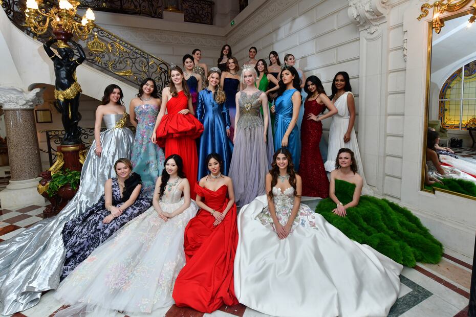Foto grupal del baile de debutantes/Yunling Fang