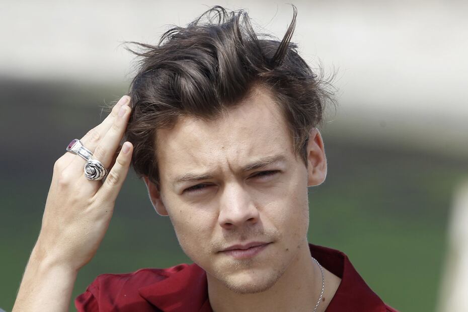Harry Styles rompe el silencio y habla de su estilo de moda andrógino 