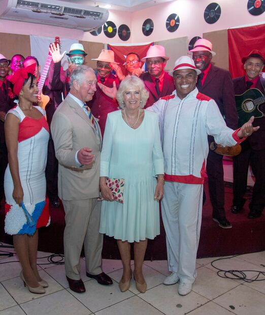 El príncipe Carlos sonriente y encantador en su visita a Cuba 