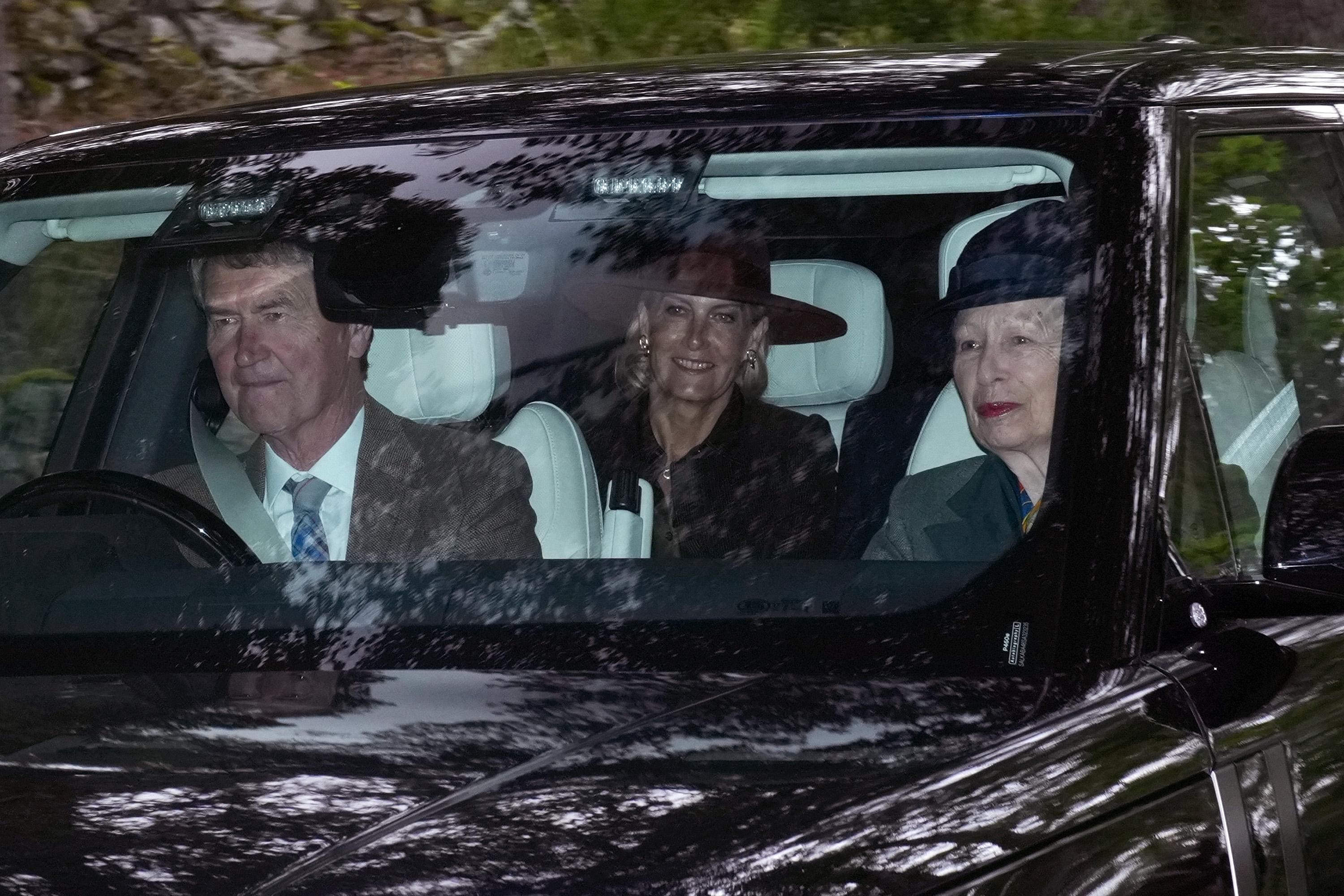 Sir Timothy Laurence, Sofía de Edimburgo y princesa Ana. (Fotos: Getty Images)