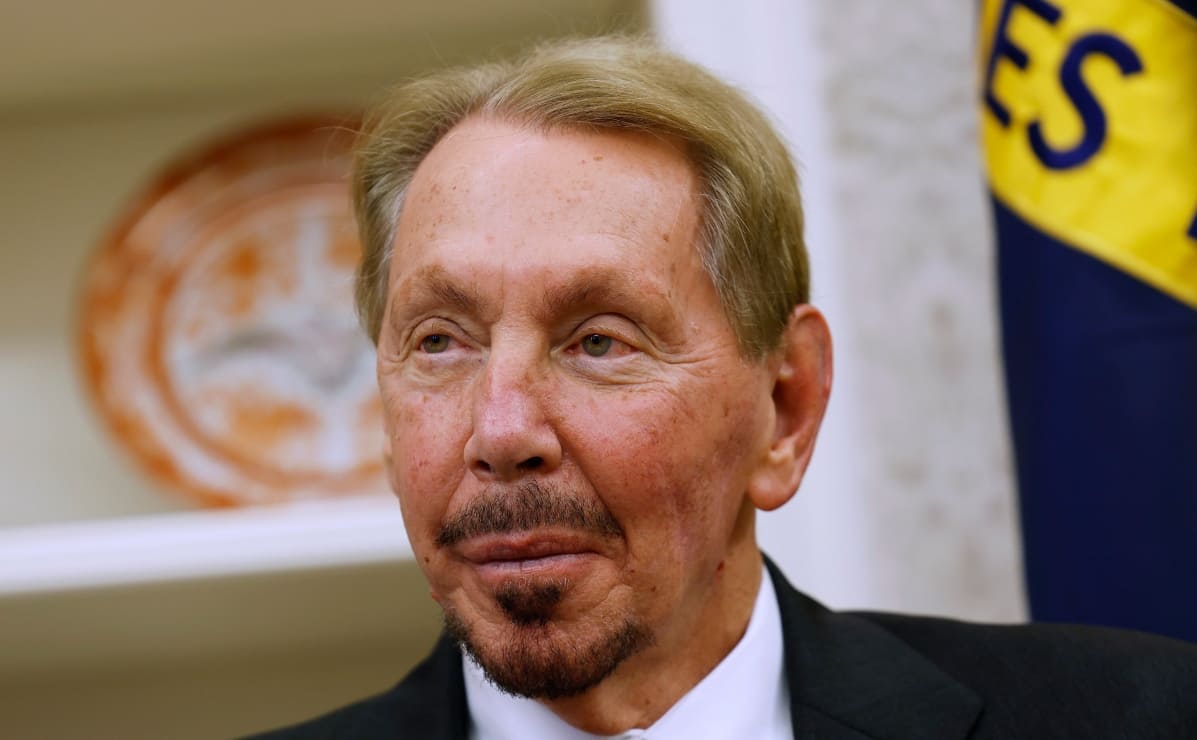 Él es Larry Ellison, el hombre más rico del mundo por tan solo unas horas