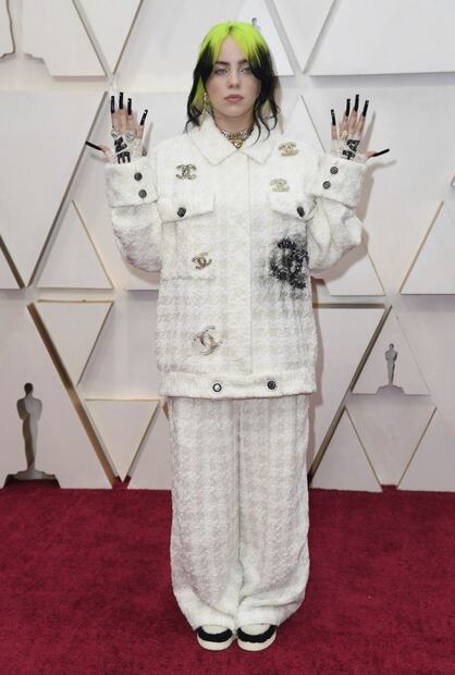 Los 5 outfits más memorables de Billie Eilish que van desde Louis Vuitton hasta Gucci 