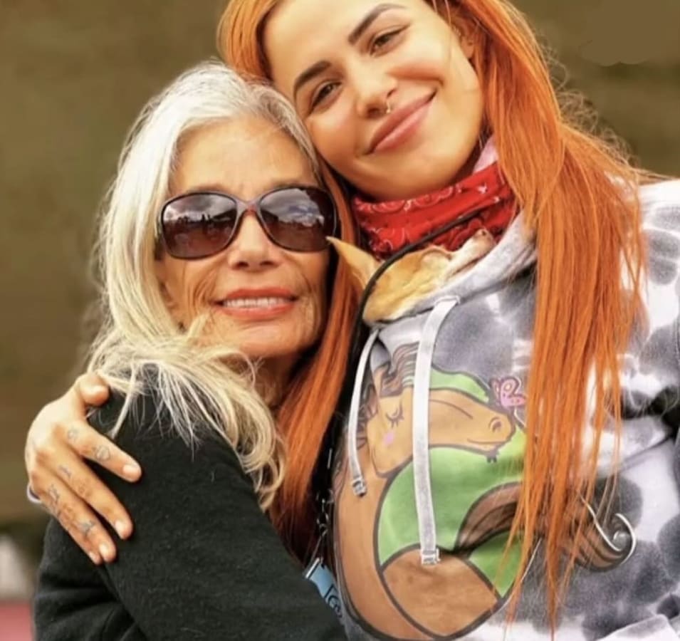 La activista Elena Larrea con Tony Starr, viuda de Jaime Camil / Instagram