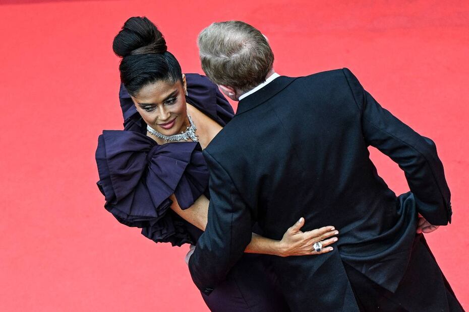 Salma Hayek, guapísima en un McQueen / AFP
