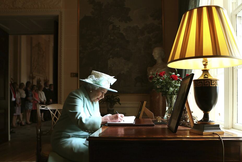 El ex chef de la reina Isabel ll dice que vivir en el Palacio de Buckingham era como 'Downton Abbey'