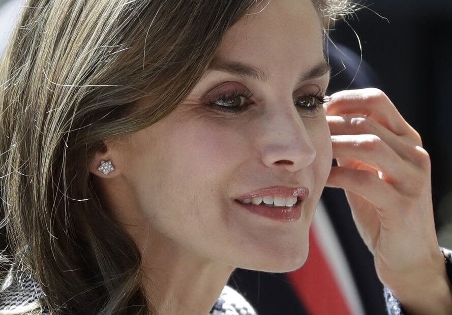 Captan a la reina Letizia sin anillo de casada ni de compromiso 