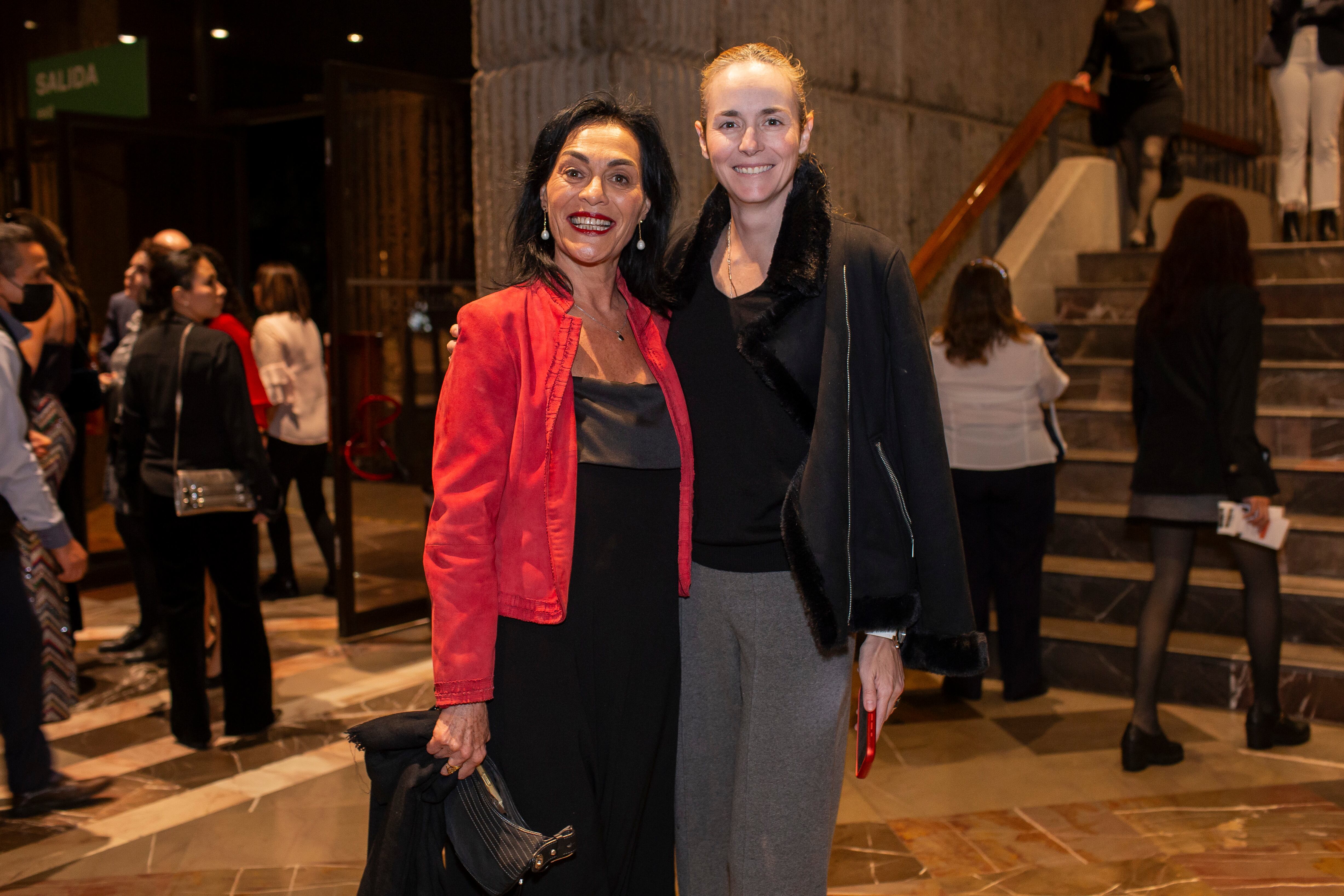 Ana Cerón y Nicole Bordes. (Foto: Esteban Torreblanca)