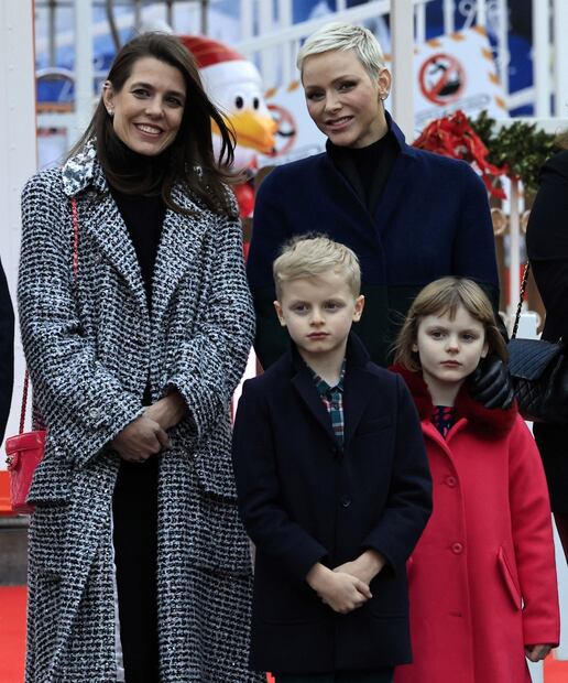 La princesa Charlene inaugura la Navidad en Mónaco junto a sus hijos Jacques y Gabriella