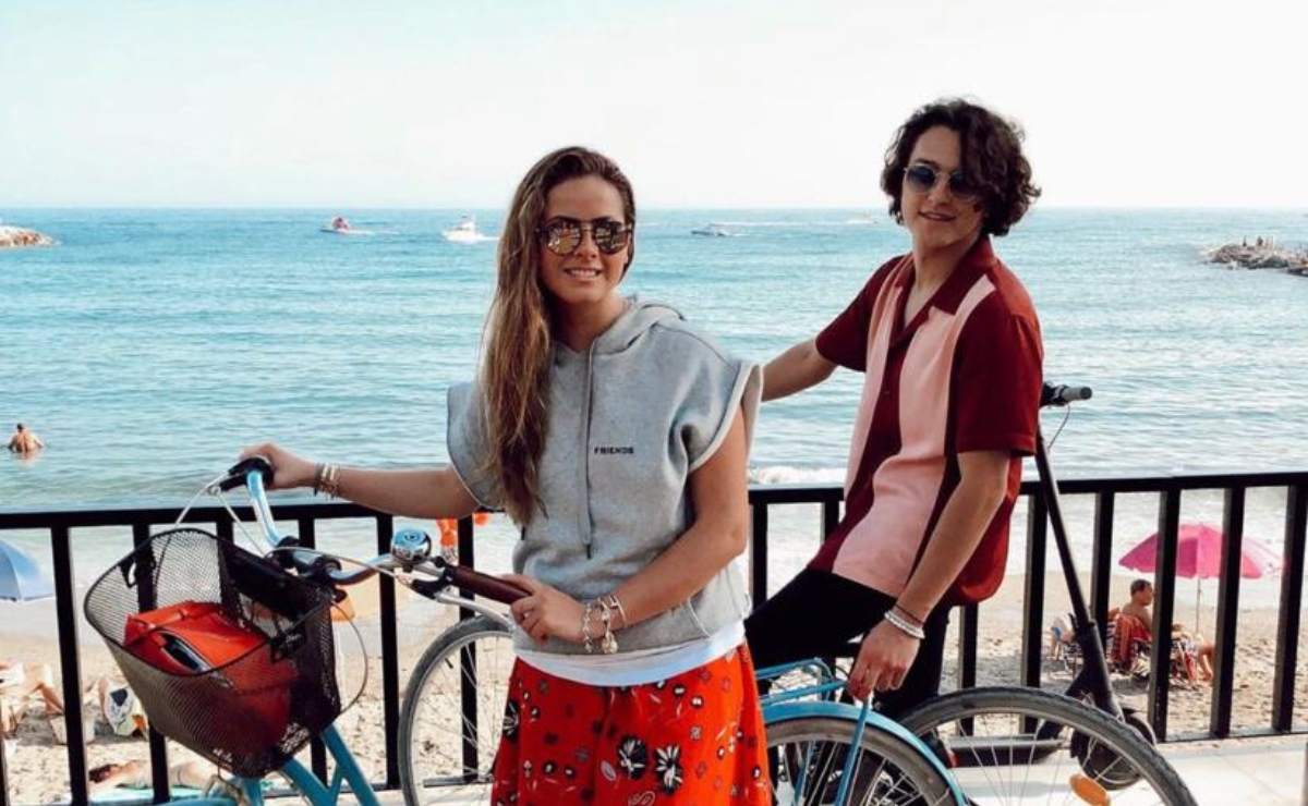 Nicole Peña recibe espectacular ramo de rosas de su novio Alejandro Espinosa
