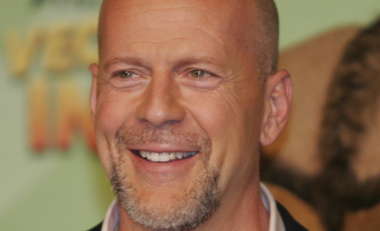 Bruce Willis vende sus casas para afrontar gastos tras diagnóstico de afasia
