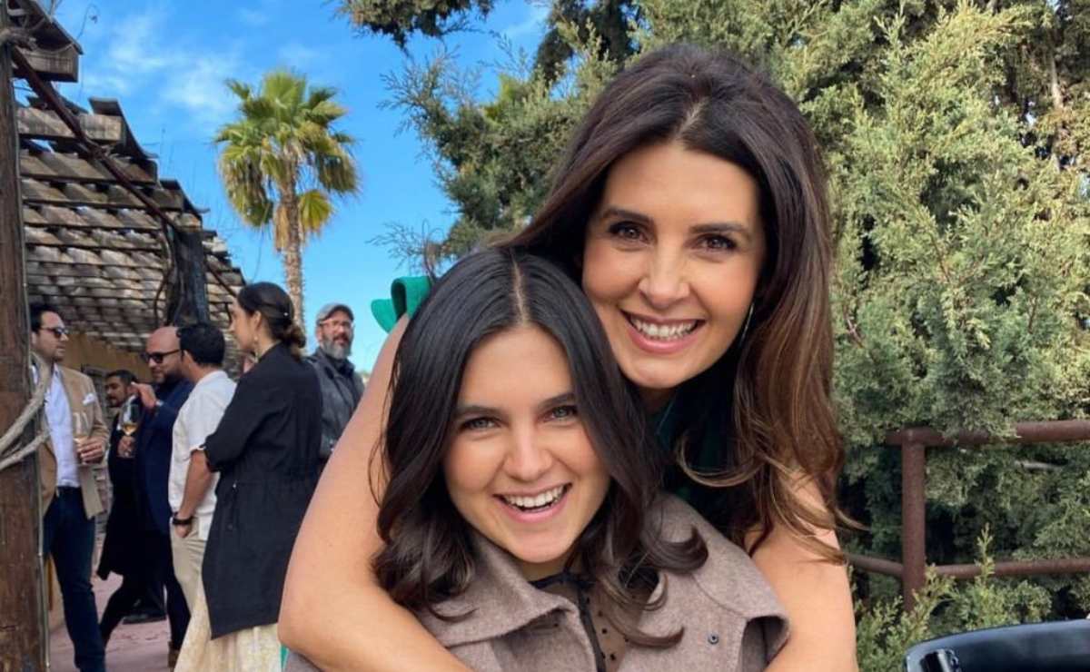 Hija de Mayrín Villanueva, Romina Poza, presume a su novio