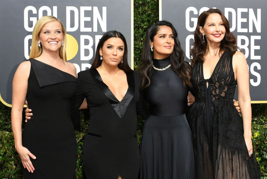 Eva Longoria muestra su embarazo en los Golden Globes