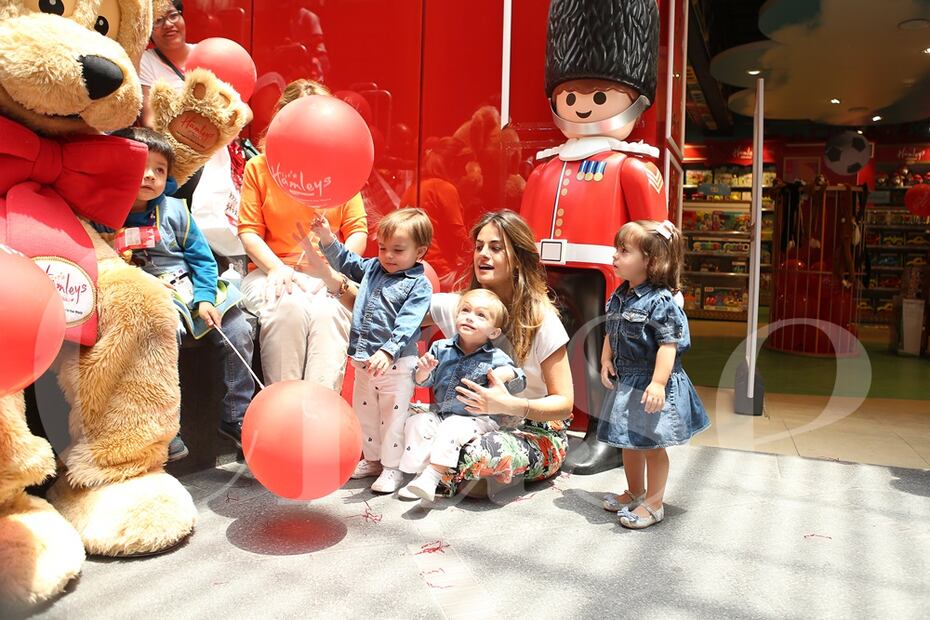 EN PORTADA: Paola Albarrán y sus trillizos Fernando, Pablo y Natalia Landeros
