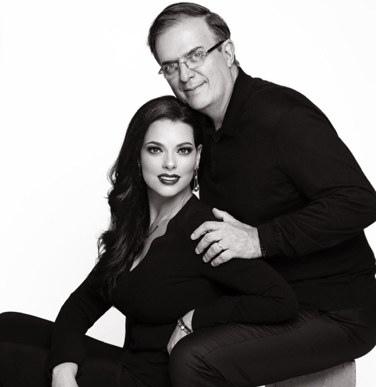 Rosalinda Bueso y Marcelo Ebrard en una romántica postal por su aniversario / Foto: Instagram