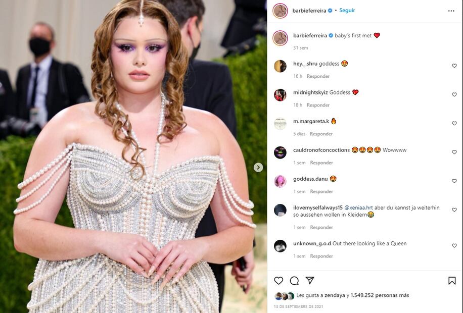 Rosalía y sus cejas estilo kabuki, la nueva tendencia 