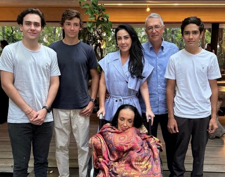 Ricardo Salinas Pliego y María Laura Medina con su familia / Foto: Instagram