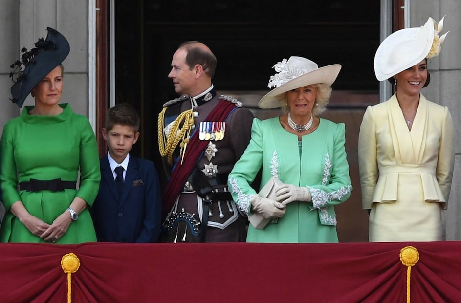 La princesa Ana y el príncipe Eduardo acusan al secretario de la reina de la crisis en la Corona 