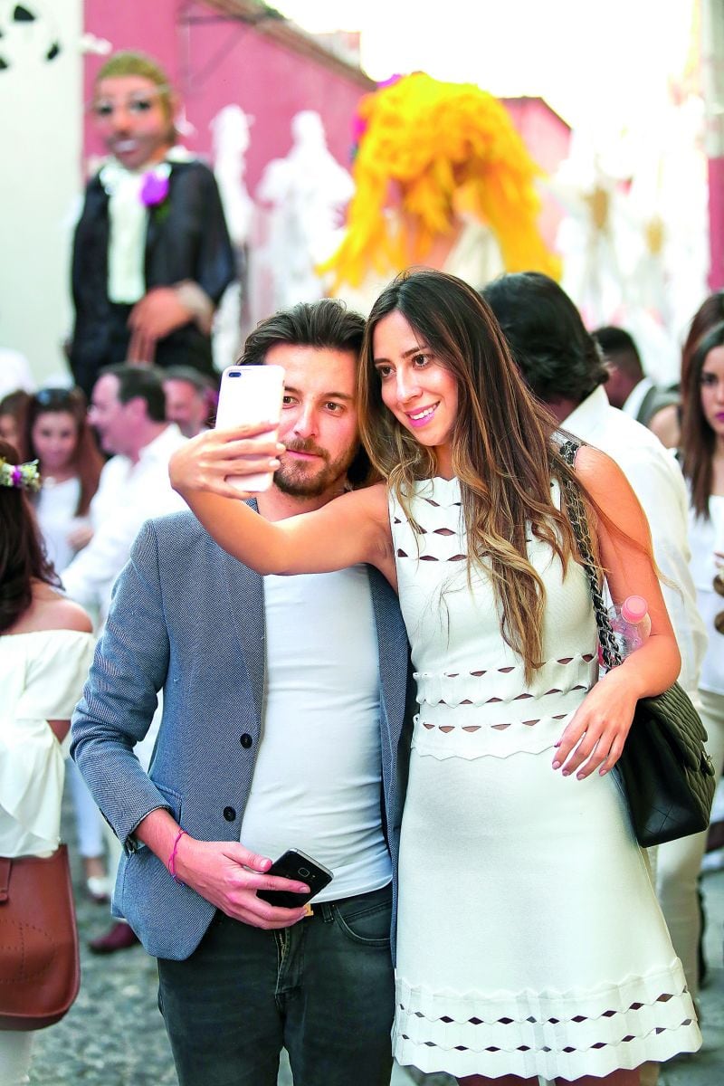 PORTADA: La original boda de Pamela Cortés y Andrés Roemer