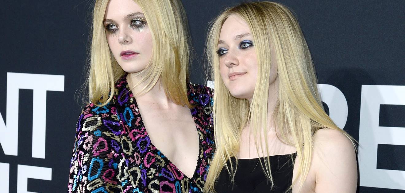 La actriz Dakota Fanning, hermana de Elle Fanning, posa para la cámara casi totalmente desnuda