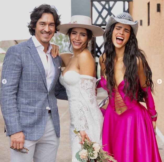 Bárbara de Regil y su esposo Fernando Schoenwald en la boda de su hermana Michelle / Instagram: @barbaraderegil