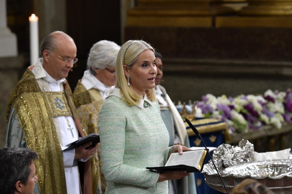 Bautizan al príncipe Oscar de Suecia