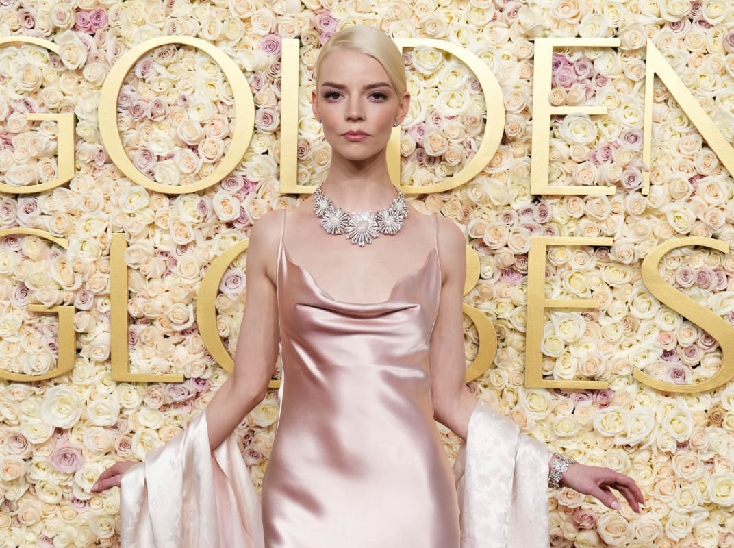 Anya Taylor-Joy en los Golden Globes 2025 / Foto: AP
