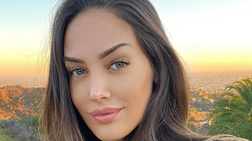Ex de Luis Miguel, Mercedes Villador, deslumbrante en ajustado bikini olivo